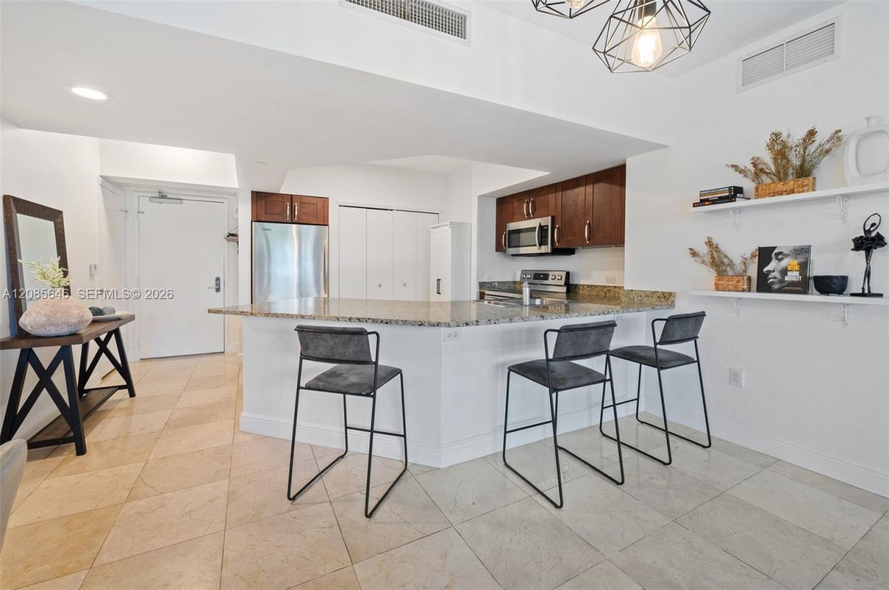 20000 E Country Club Dr , Unit 314, Aventura, FL 33180 Photo