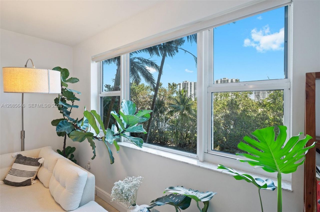 20000 E Country Club Dr , Unit 314, Aventura, FL 33180 Photo