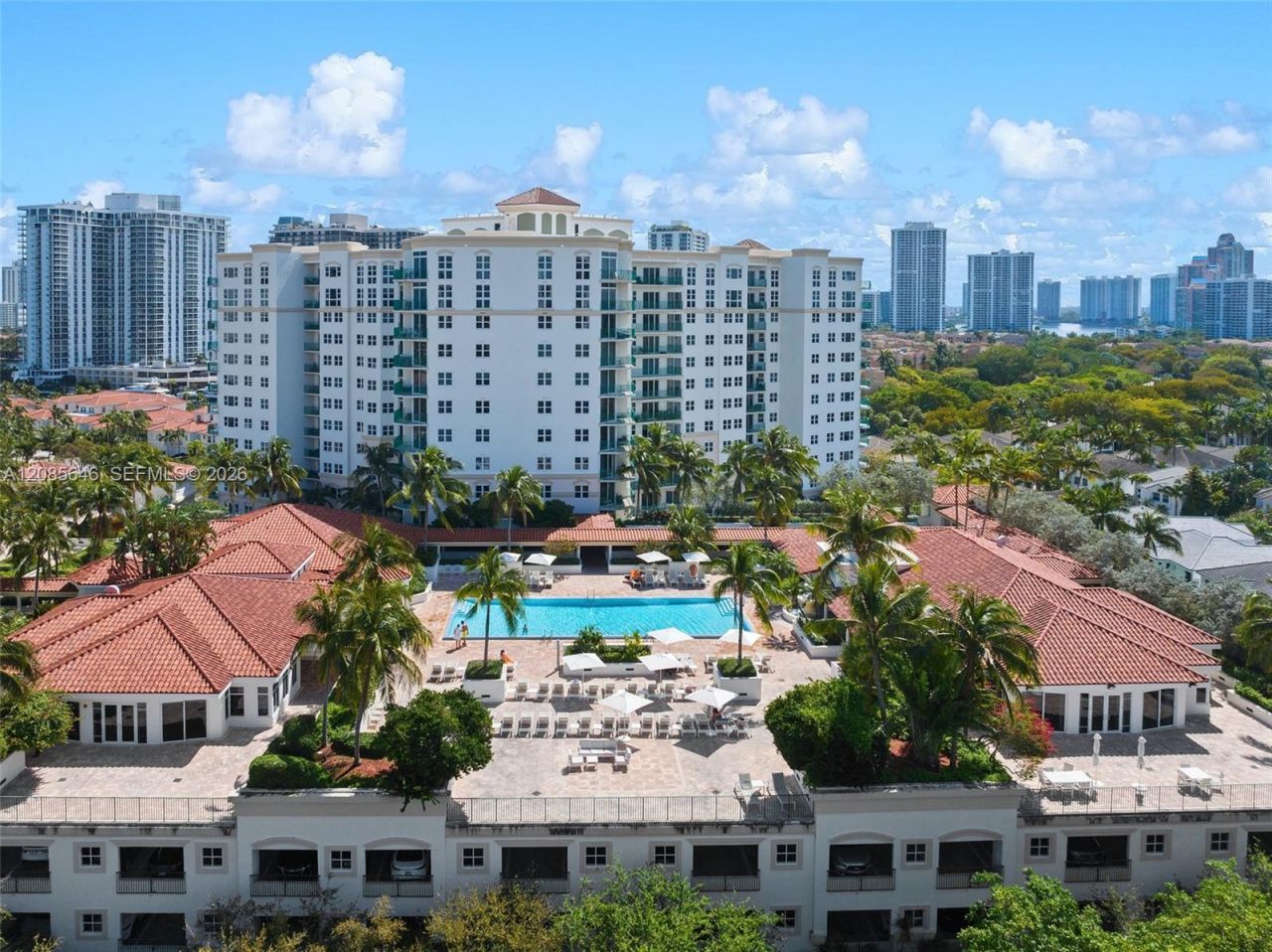 20000 E Country Club Dr , Unit 314, Aventura, FL 33180 Photo