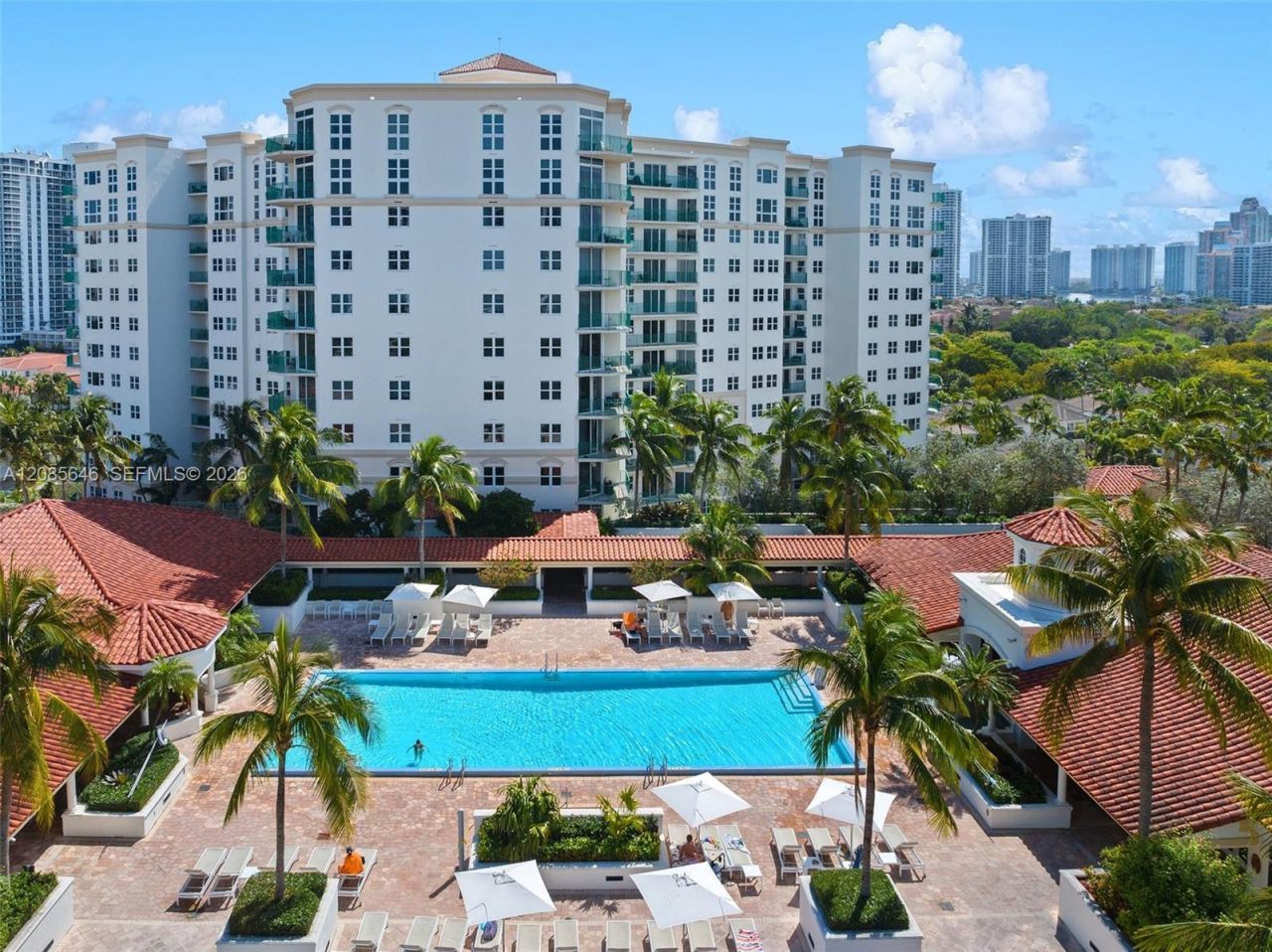 20000 E Country Club Dr , Unit 314, Aventura, FL 33180 Photo
