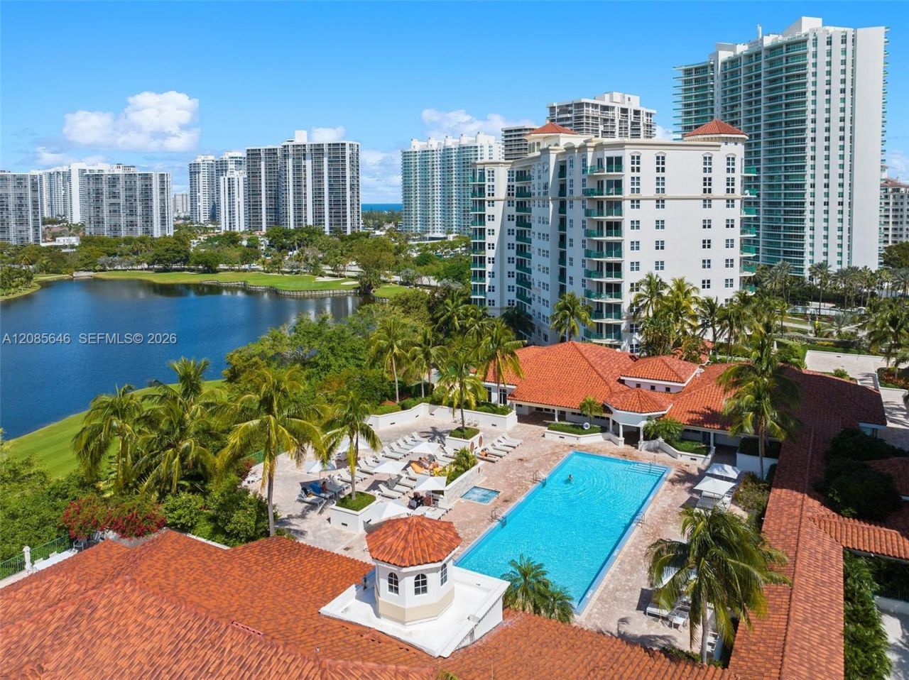 20000 E Country Club Dr , Unit 314, Aventura, FL 33180 Photo