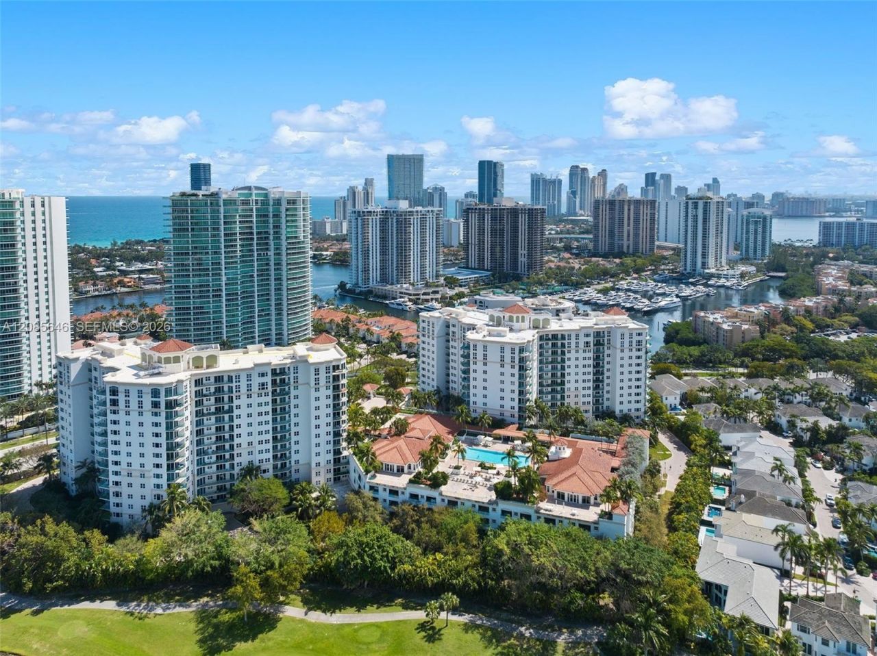 20000 E Country Club Dr , Unit 314, Aventura, FL 33180 Photo
