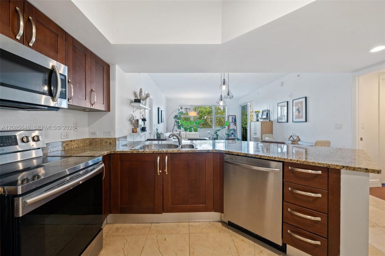 20000 E Country Club Dr , Unit 314, Aventura, FL 33180 Photo