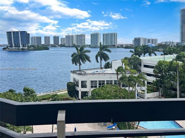 3600 Mystic Pointe Dr, Unit 604, Aventura, FL 33180