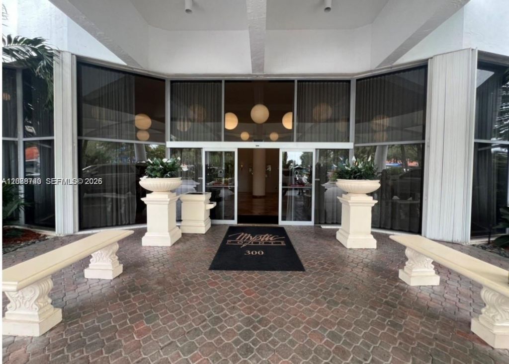 3600 Mystic Pointe Dr, Unit 604, Aventura, FL 33180 Photo