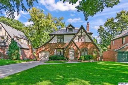 2711 N 55 Street, Omaha, NE 68104