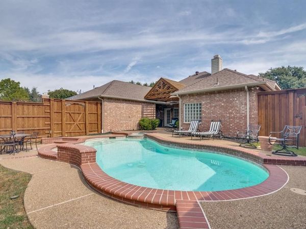 4914 Petersburg Drive, Rowlett, TX 75088