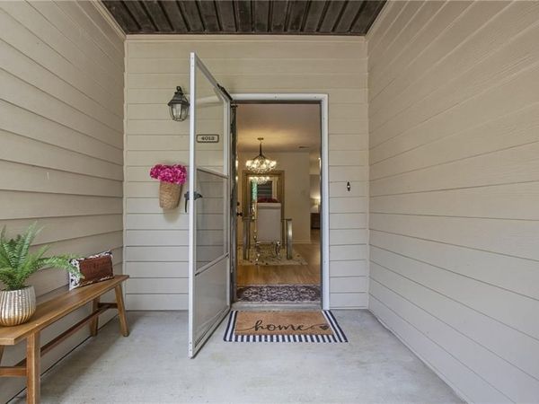 4013 Lake Pointe Circle , Roswell, GA 30075