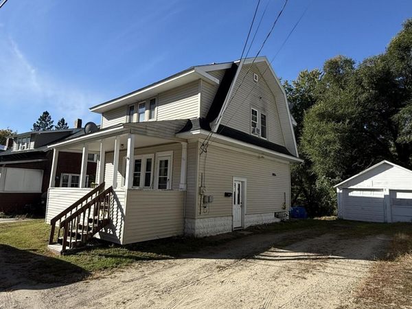 46 Nichol Street , Paris, ME 04281