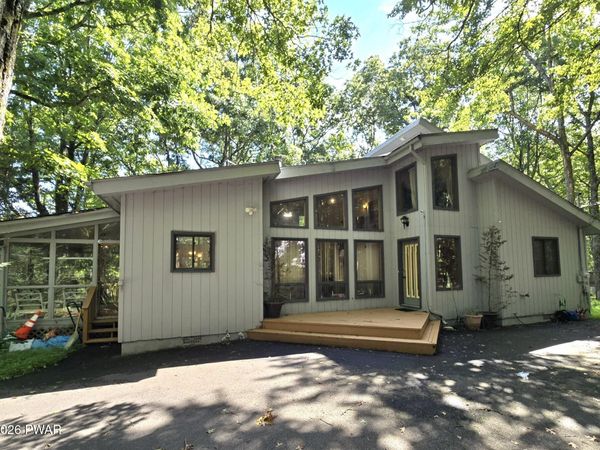 801 Tanager Court , Lords Valley, PA 18428