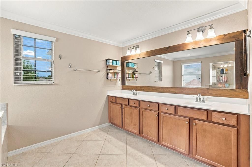 2446 Heydon Cir E, Naples, FL 34120 Photo