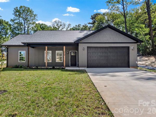 2328 Summerlin Street , Winston Salem, NC 27103