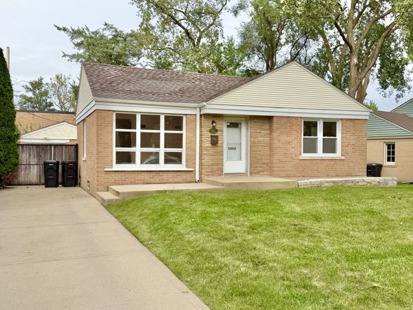 5816 W Greenleaf Avenue , Chicago, IL 60646