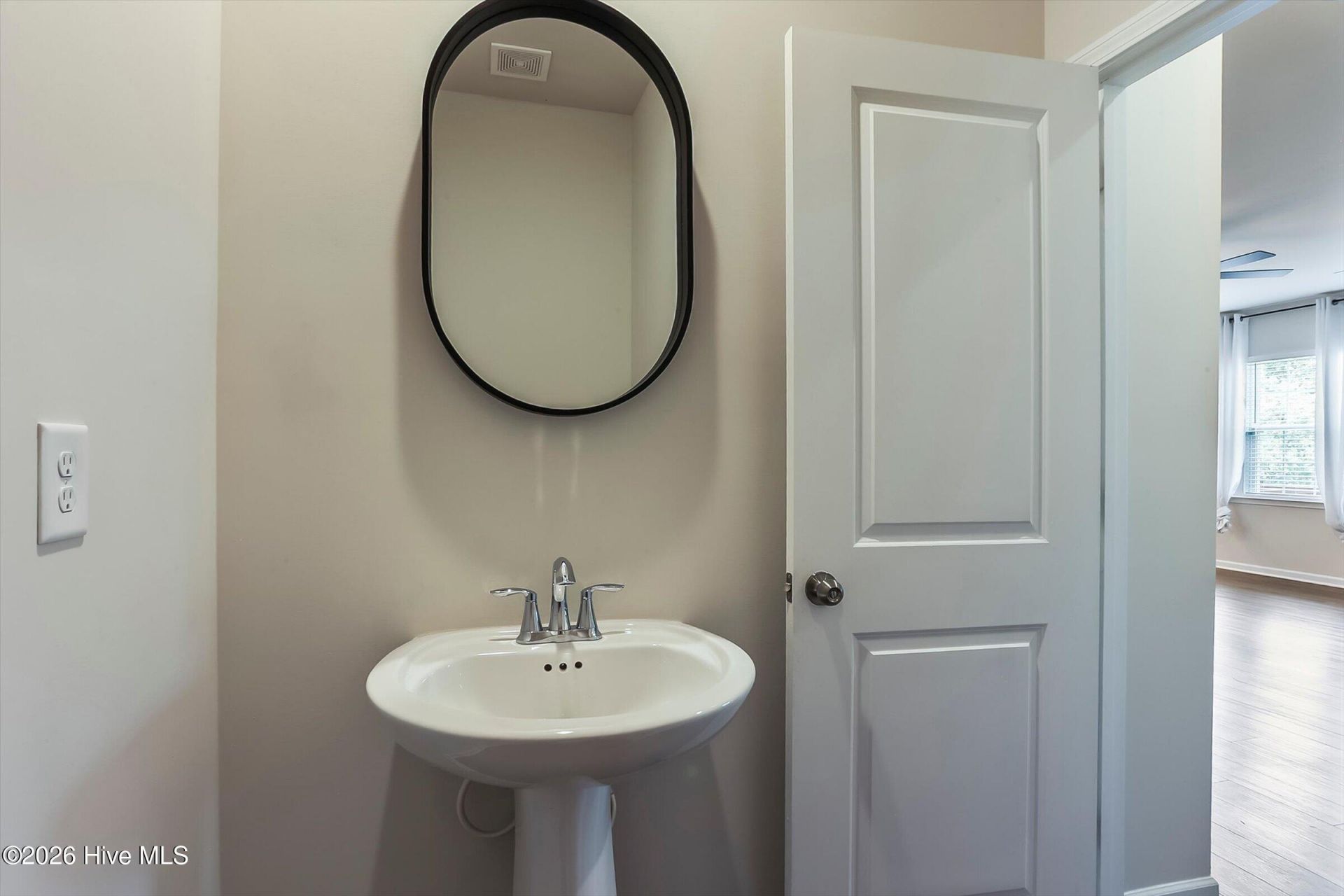 152 Southern Lake Court Photo 32