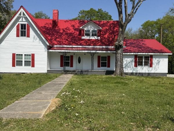 191 Largo Road , Decaturville, TN 38329