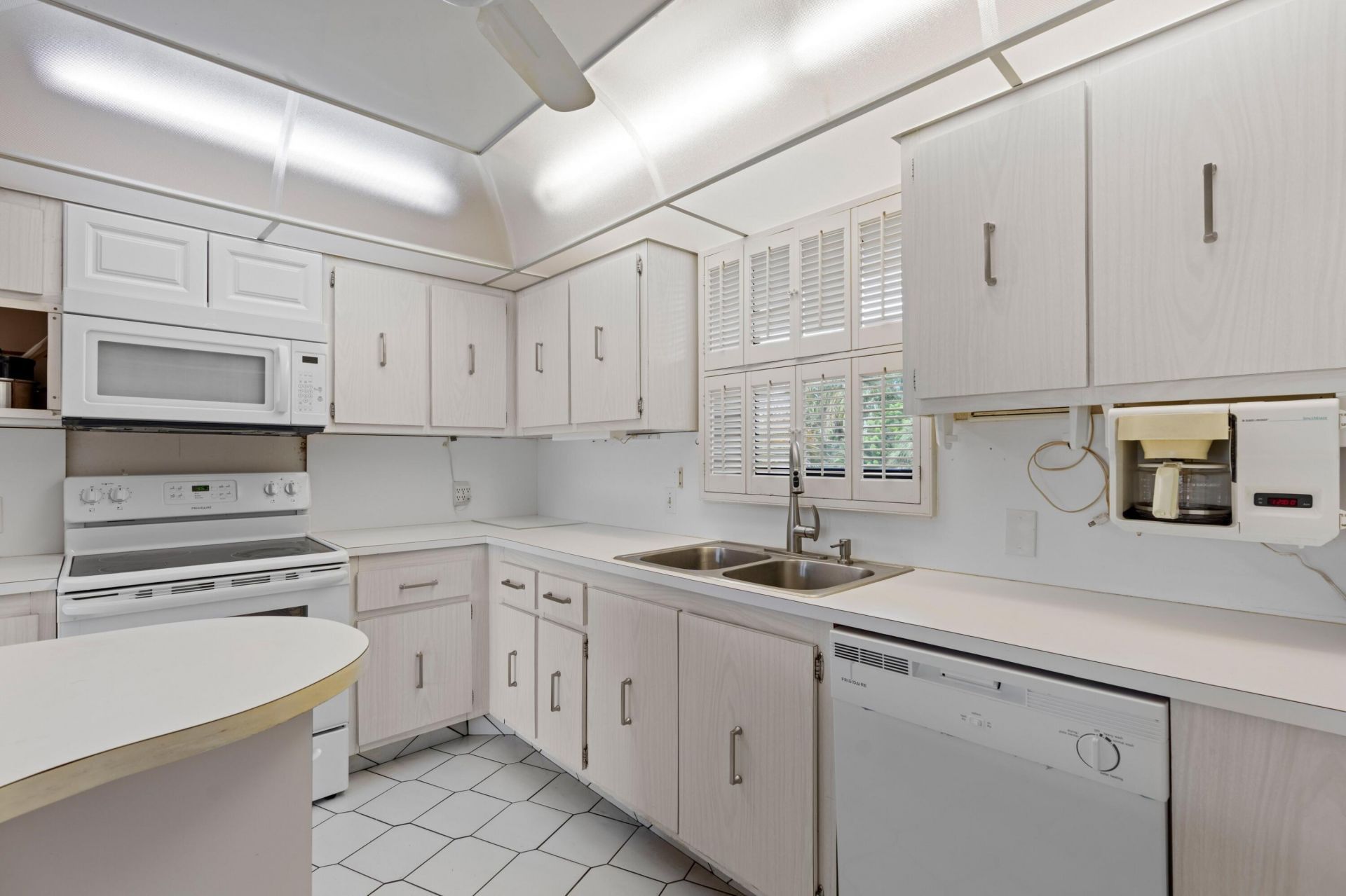 2424 N Federal Highway, Unit 305, Boynton Beach, FL 33435 Photo
