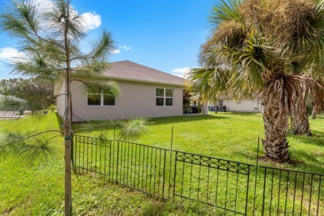 613 Carnival Terrace, Sebastian, FL 32958 Photo