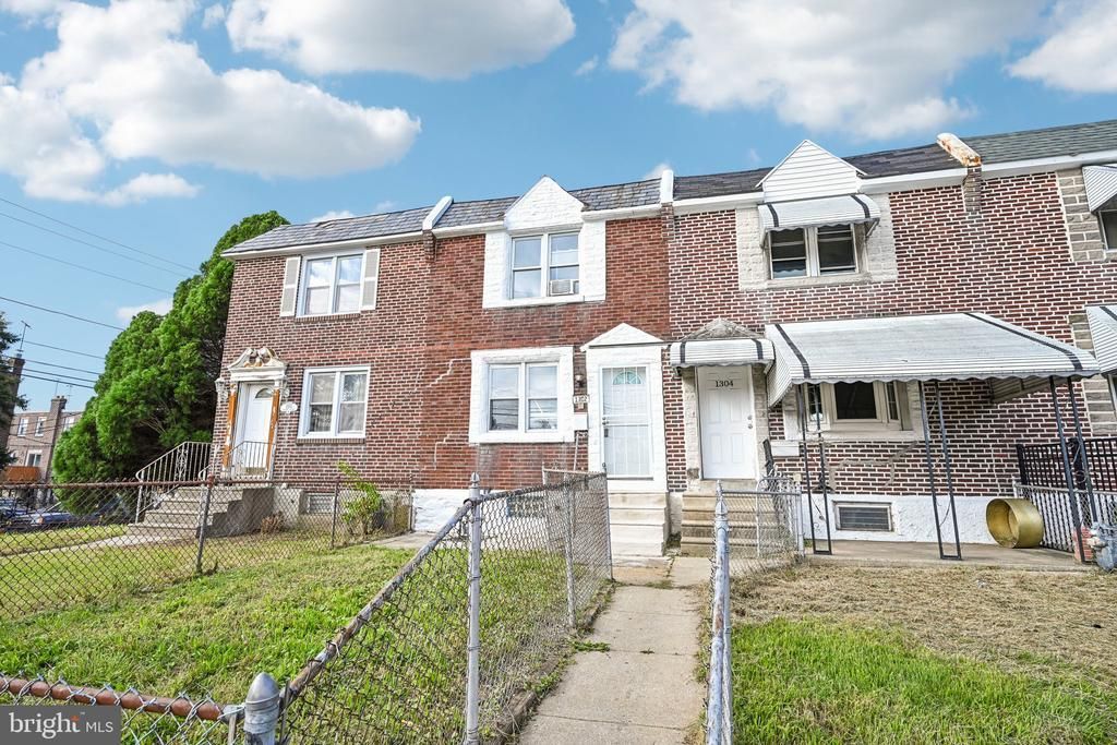 1302 WYCOMBE AVENUE, DARBY, PA 19023