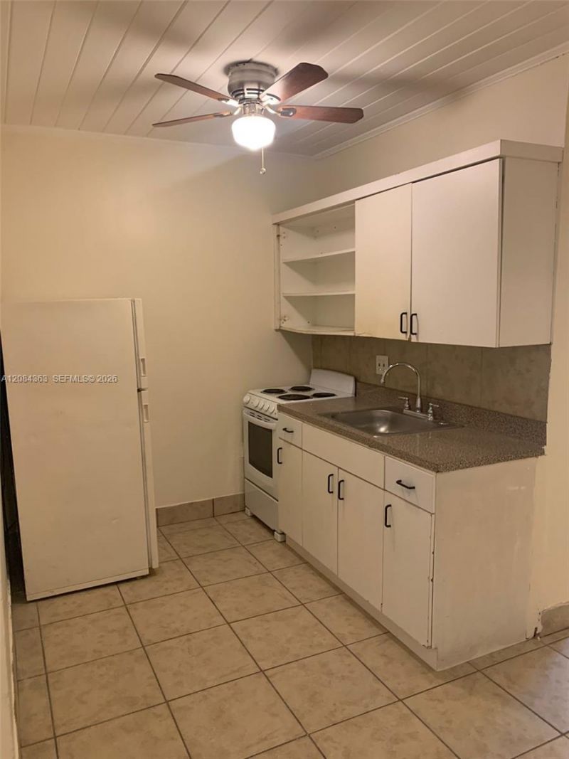 470 NE 162nd St, Miami, FL 33162 Photo