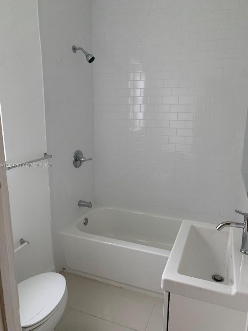 470 NE 162nd St, Miami, FL 33162 Photo