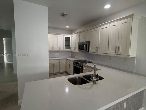 10461 NW 61st st , Doral, FL 33178