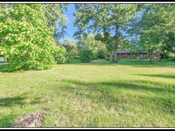 OAKLAND LANE, Oshkosh, WI 54902