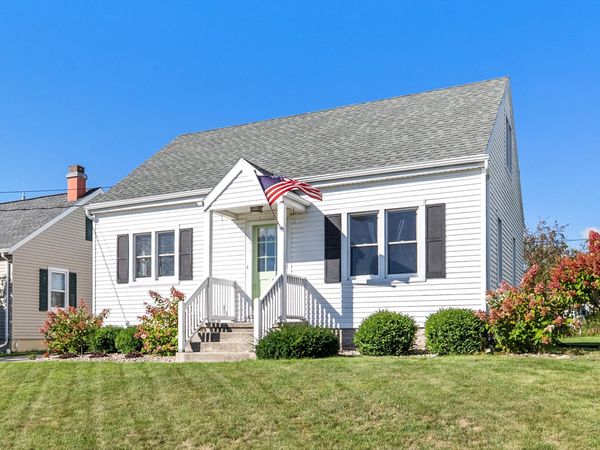 1814 S 9th St, Manitowoc, WI 54220