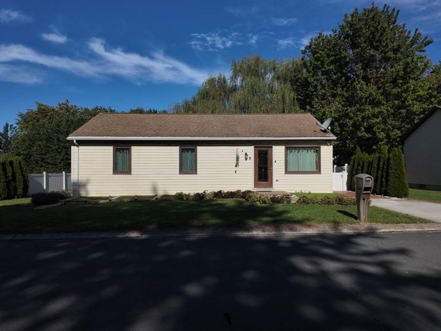 8 E Locust Lane , New Oxford, PA 17350 Main Photo