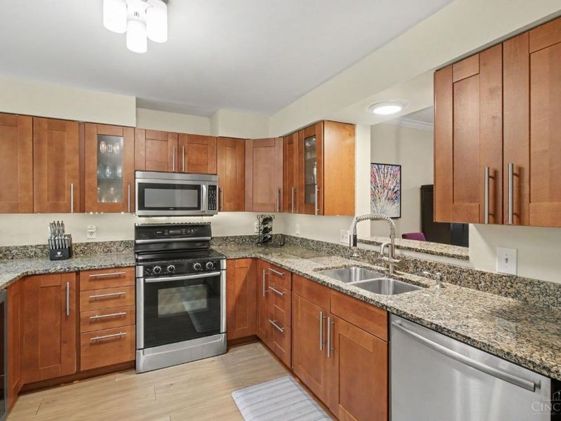 1021 Windsor Street, Cincinnati, OH 45206 Photo 6