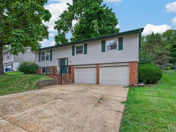 1129 Yorktown Drive , St Charles, MO 63303