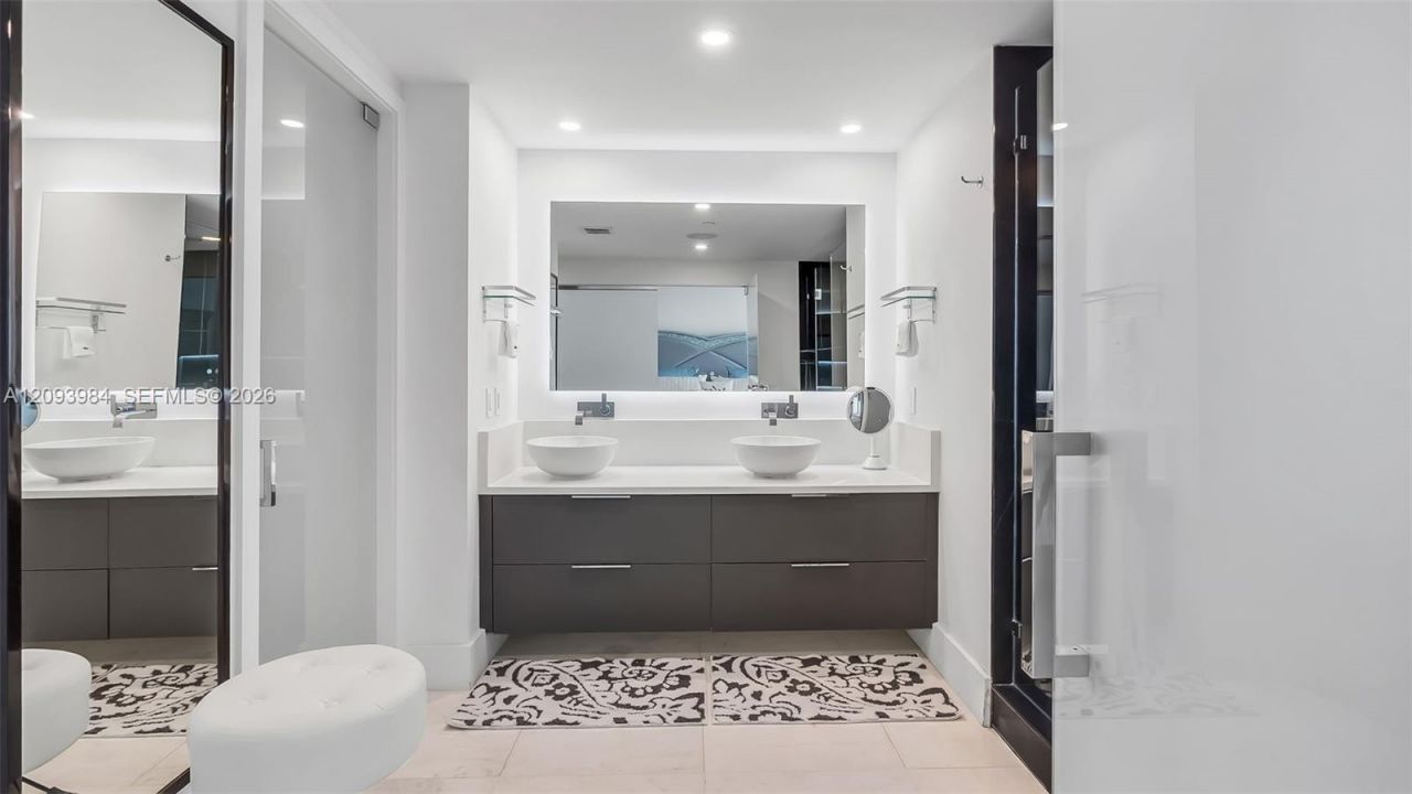5875 Collins Ave , Unit 1707, Miami Beach, FL 33140 Photo