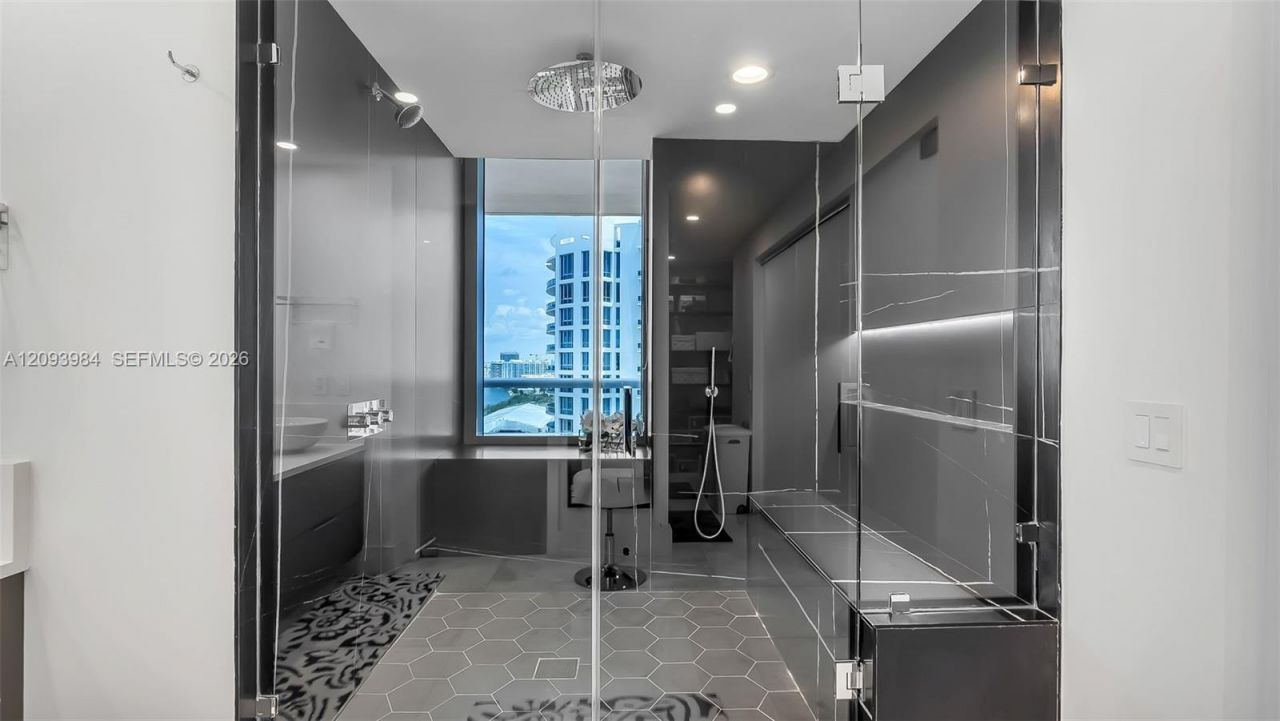 5875 Collins Ave , Unit 1707, Miami Beach, FL 33140 Photo