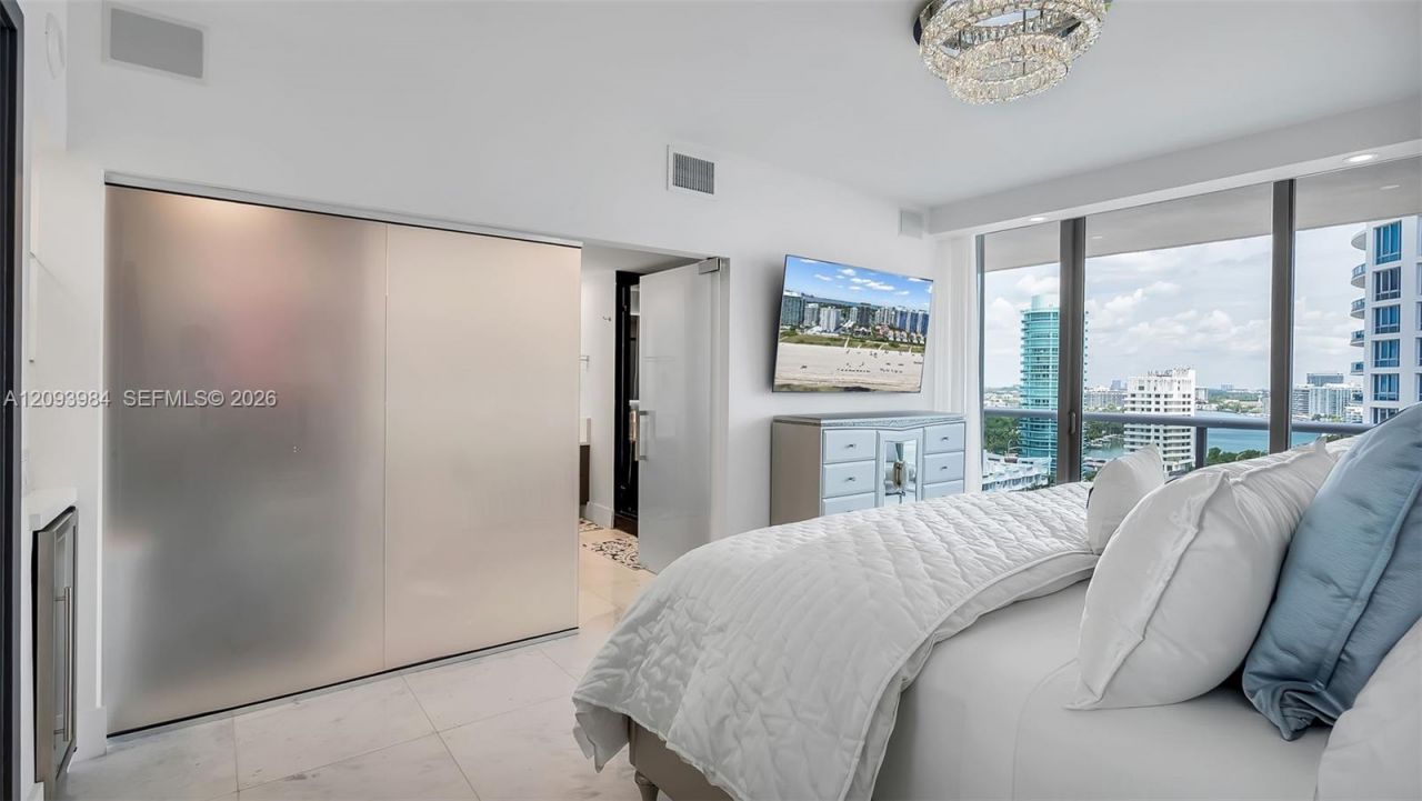 5875 Collins Ave , Unit 1707, Miami Beach, FL 33140 Photo
