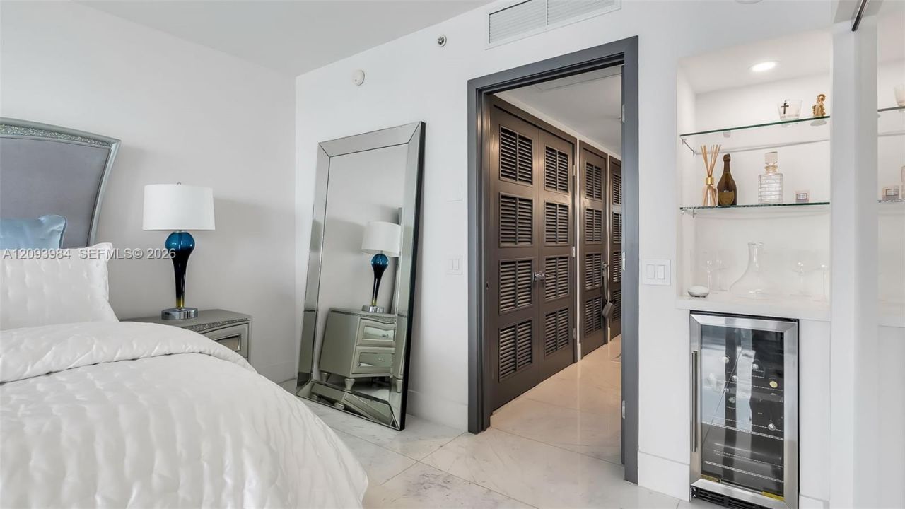 5875 Collins Ave , Unit 1707, Miami Beach, FL 33140 Photo