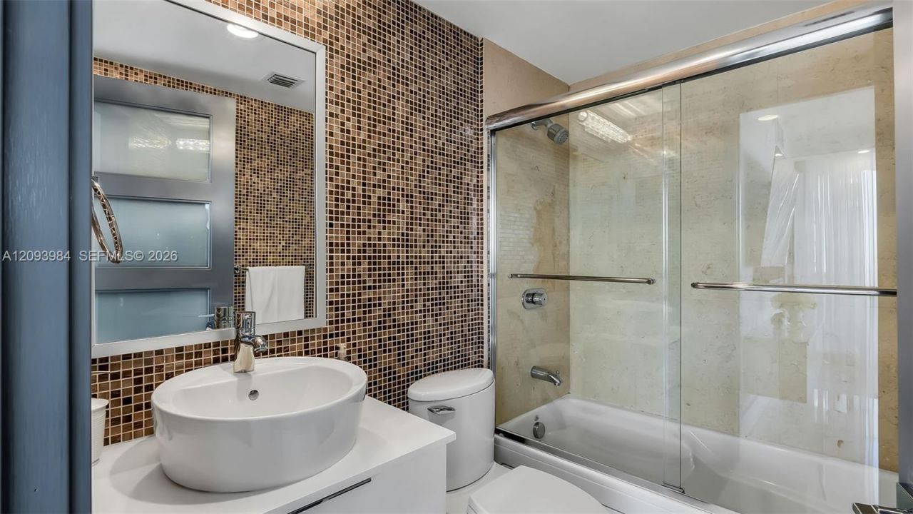5875 Collins Ave , Unit 1707, Miami Beach, FL 33140 Photo
