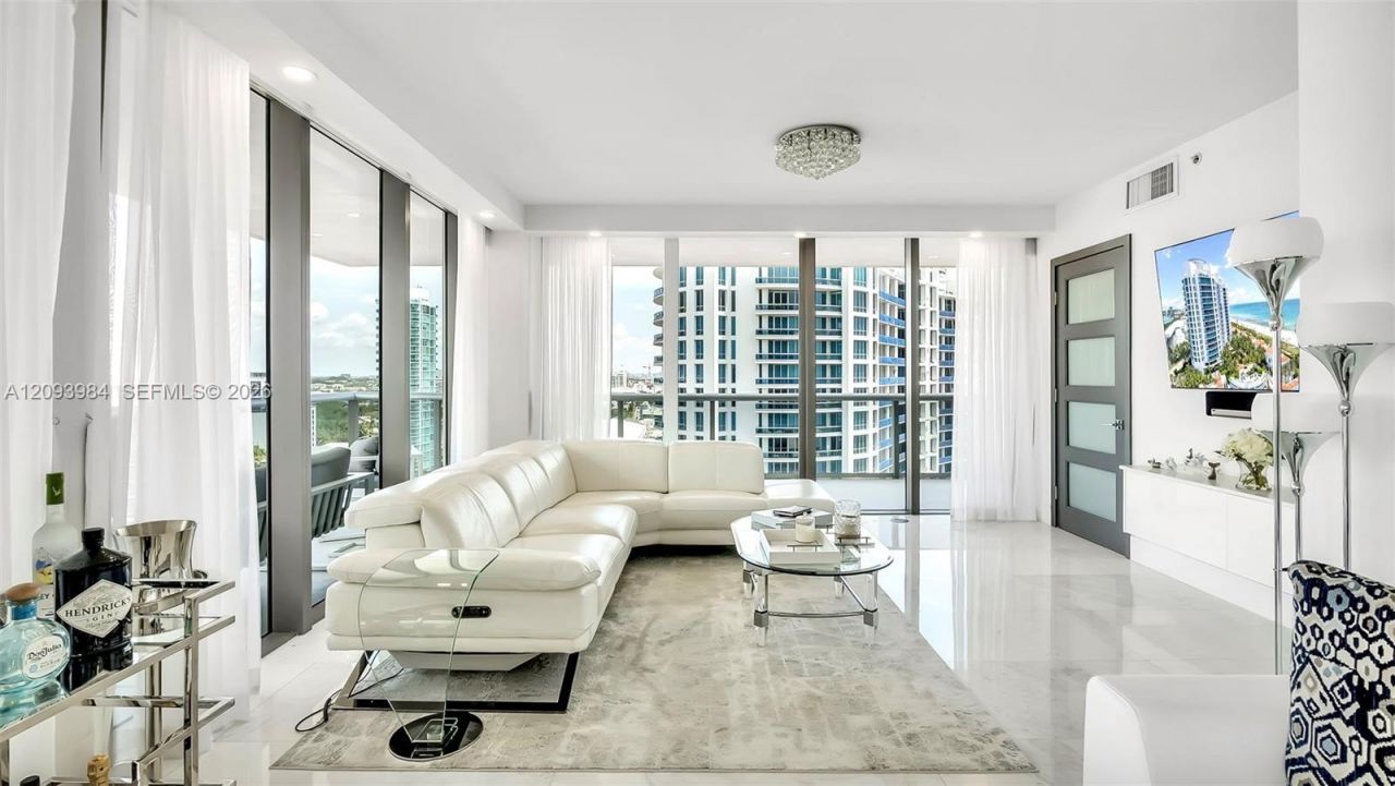 5875 Collins Ave , Unit 1707, Miami Beach, FL 33140 Photo