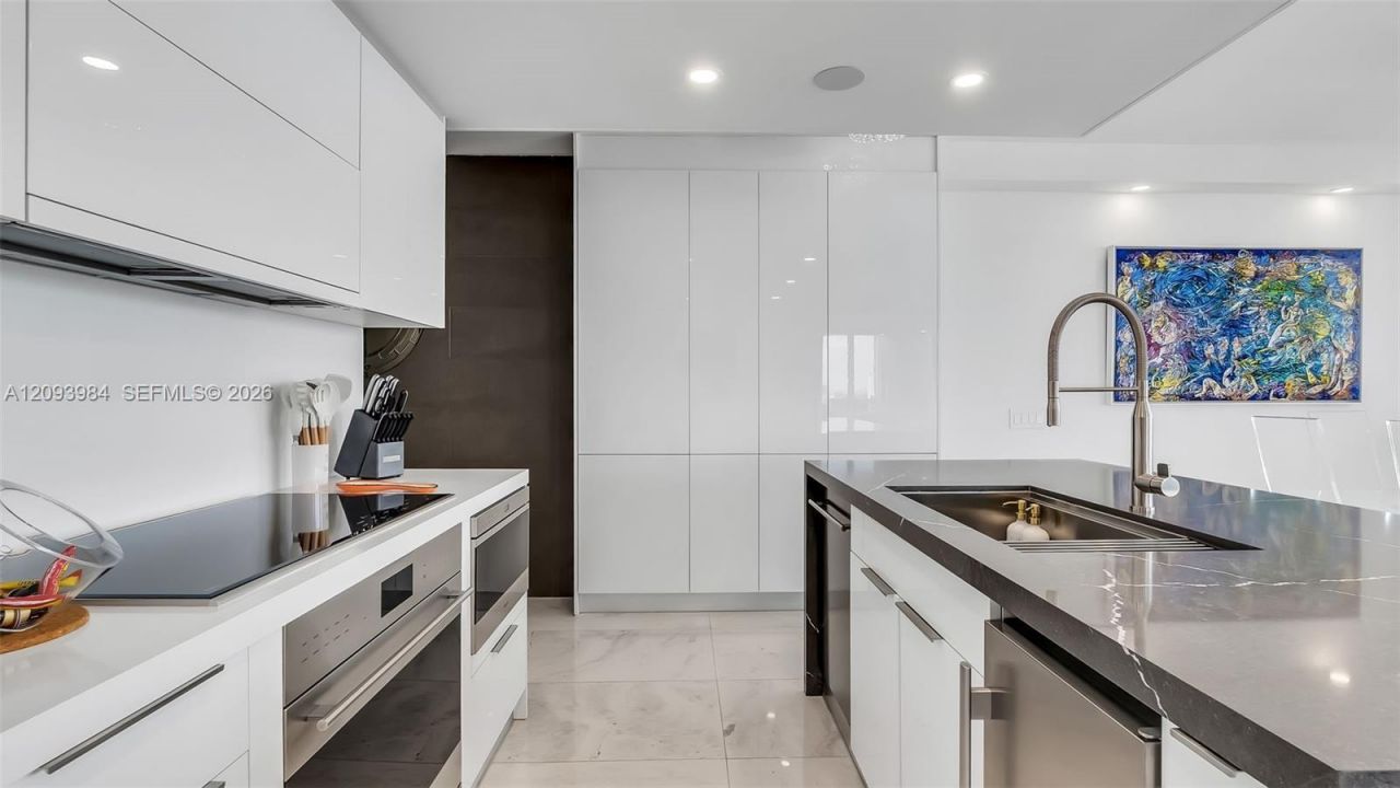 5875 Collins Ave , Unit 1707, Miami Beach, FL 33140 Photo