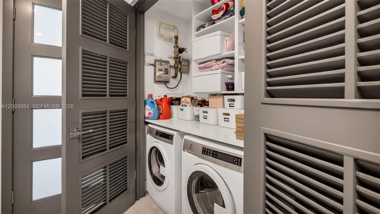 5875 Collins Ave , Unit 1707, Miami Beach, FL 33140 Photo