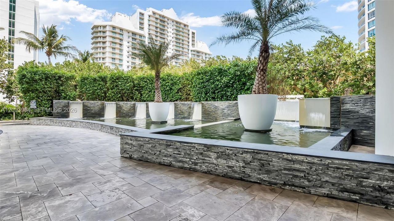 5875 Collins Ave , Unit 1707, Miami Beach, FL 33140 Photo