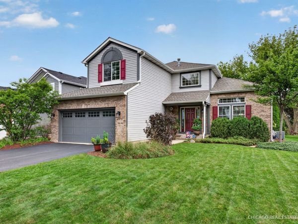 1172 Hillcrest Lane , Woodridge, IL 60517