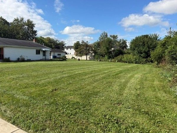 832 N Van Auken Street , Elmhurst, IL 60126