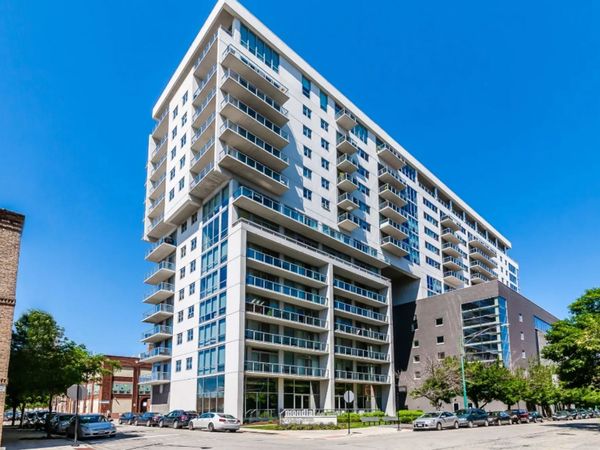 910 W Huron Street , Unit 1303, Chicago, IL 60642