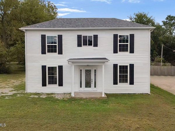 222 W MONITEAU STREET, Tipton, MO 65081