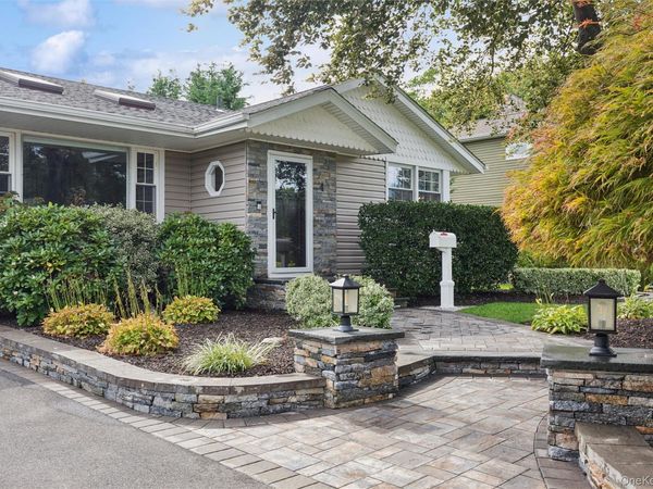 4 Larkspur Drive , West Islip, NY 11795