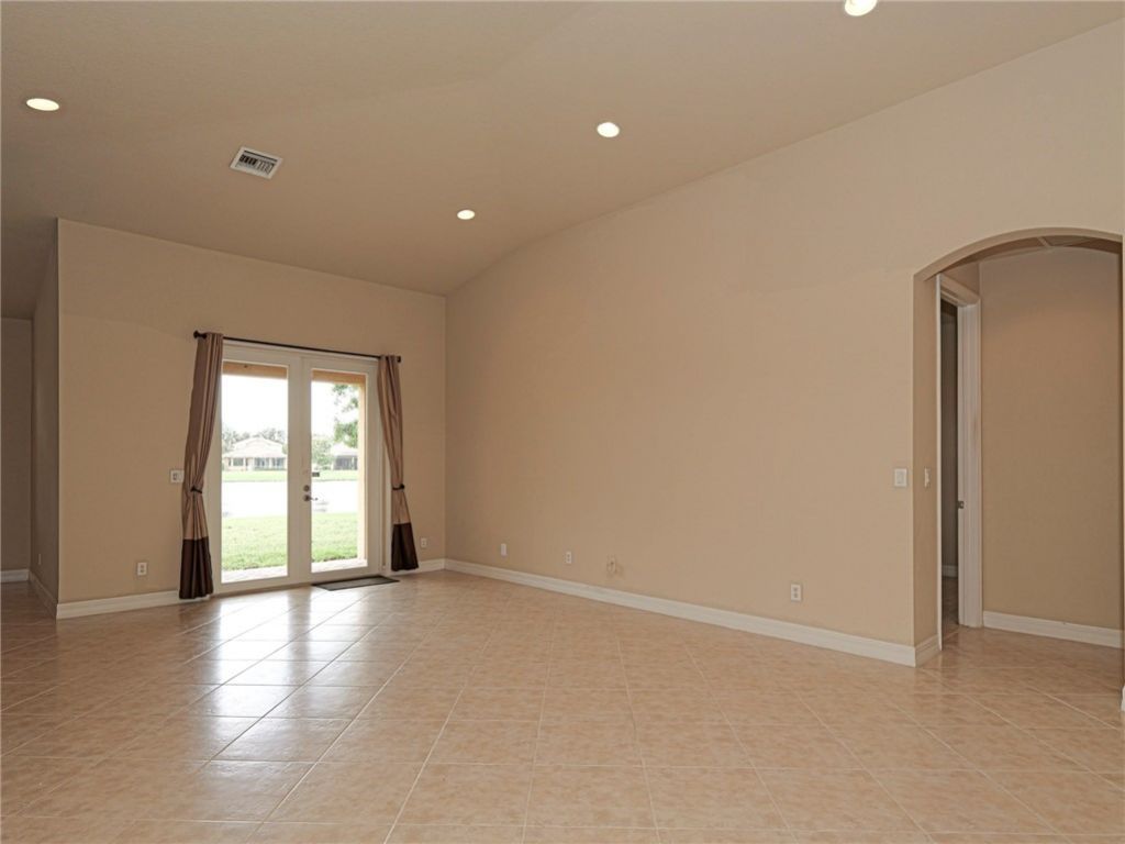 5560 57th Way , Vero Beach, FL 32967 Photo