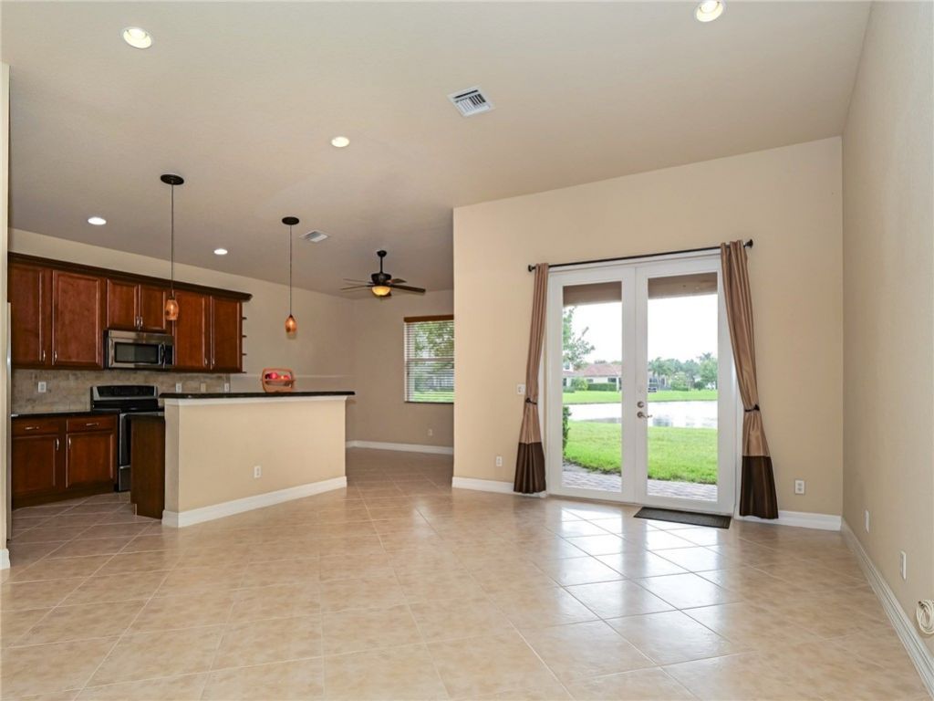 5560 57th Way , Vero Beach, FL 32967 Photo