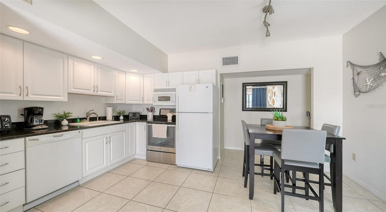 625 Beach Road, Unit 301, Sarasota, FL 34242 Photo
