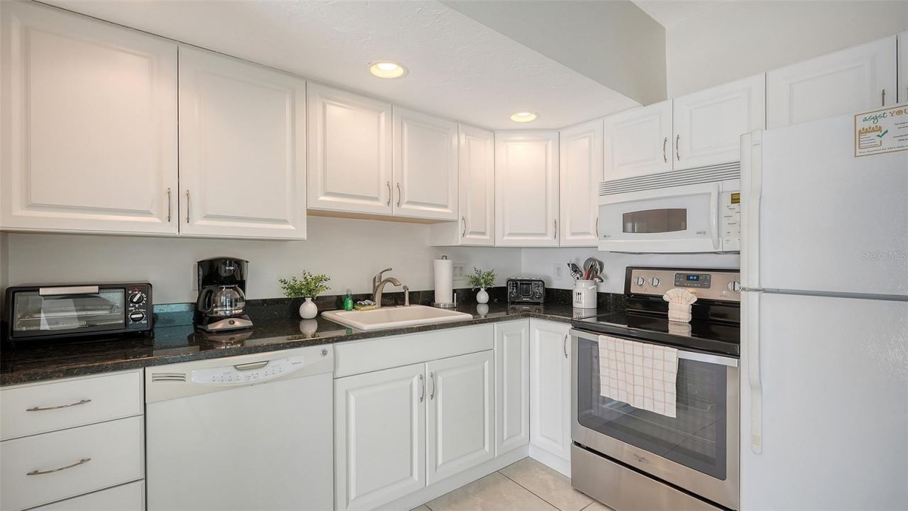 625 Beach Road, Unit 301, Sarasota, FL 34242 Photo
