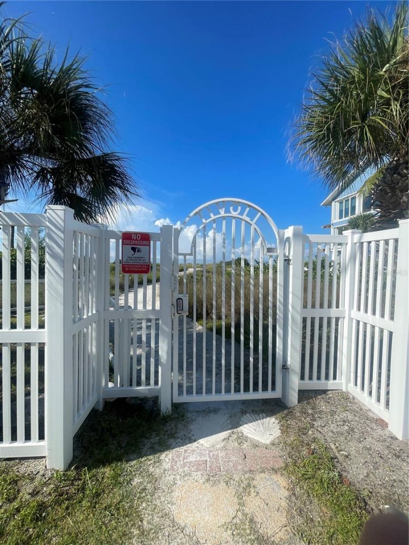 625 Beach Road, Unit 301, Sarasota, FL 34242 Photo