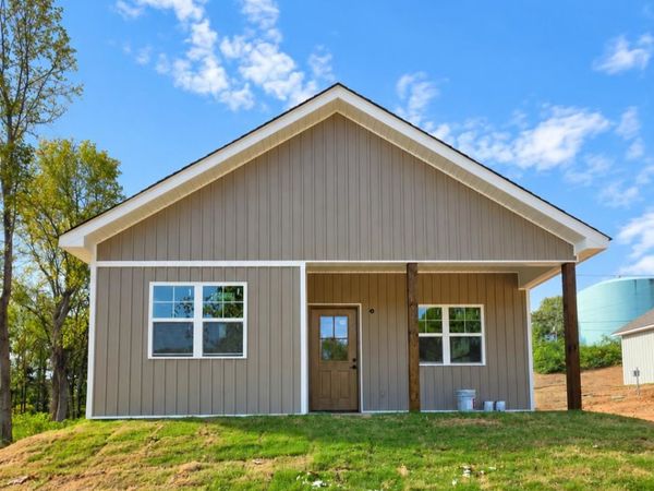76 Blake Dr, Russellville, AL 35653